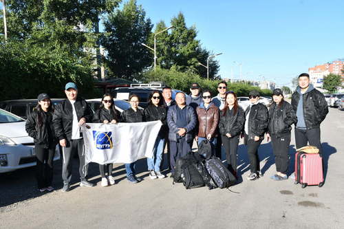 Гуравдугаар эмнэлгийн эмч нарын баг Завхан, Говь-Алтай аймагт ажиллахаар явлаа